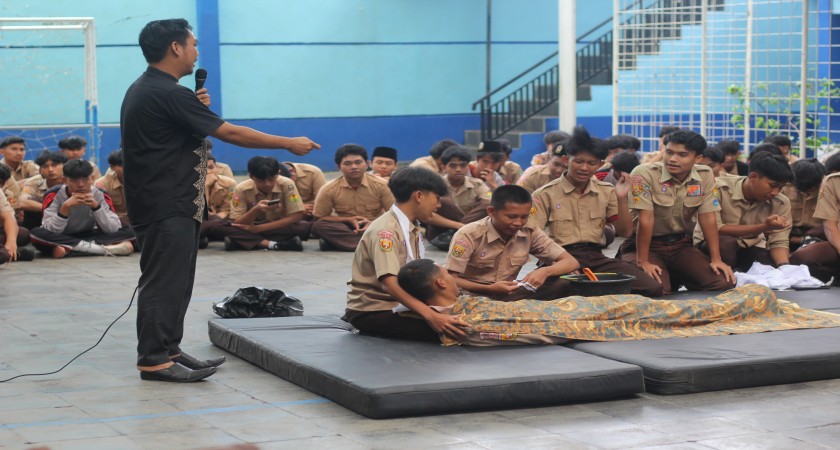 Siswa Kelas 12 SMA Serba Bakti Suryalaya Dalami Tata Cara Pemulasaraan Jenazah